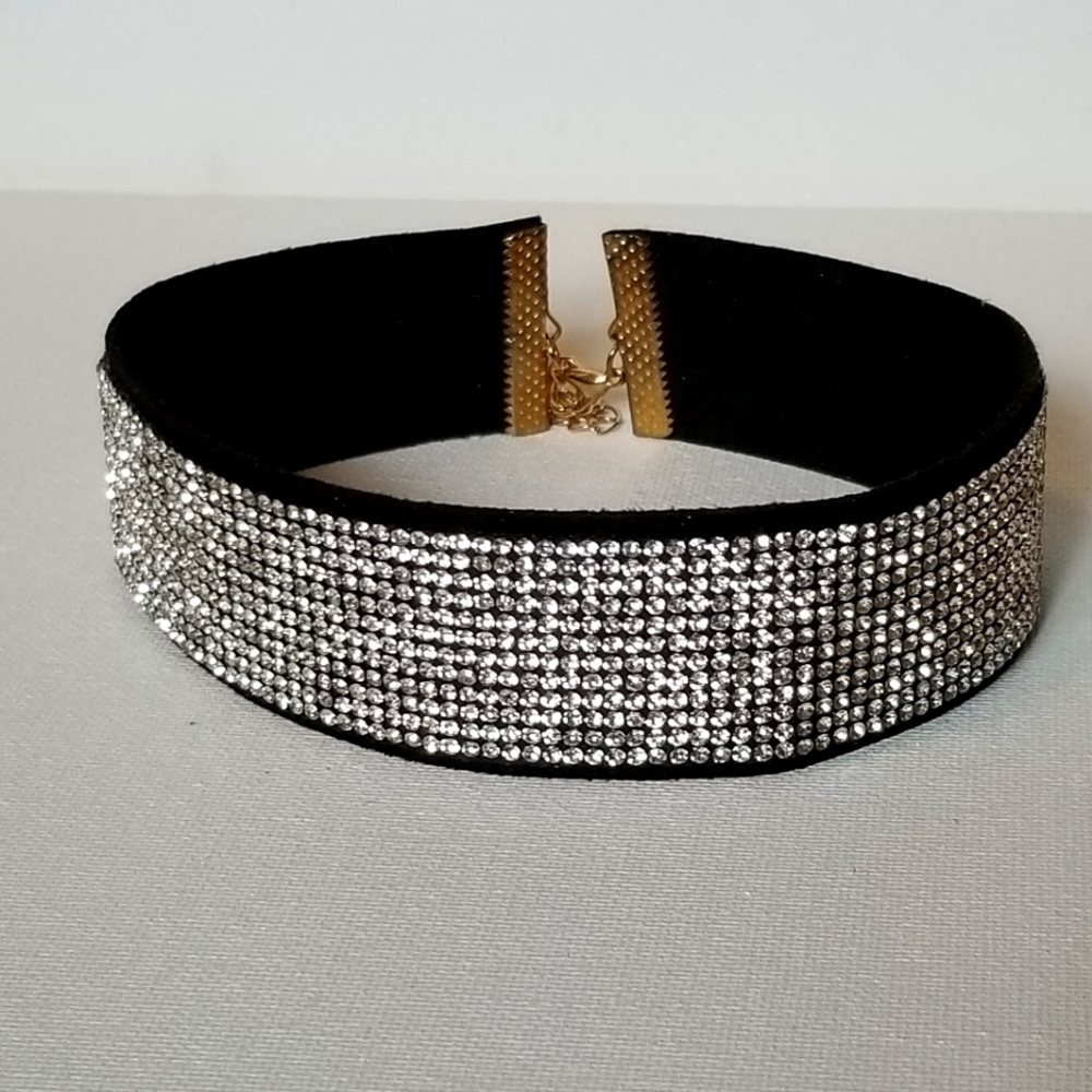 Choker necklace